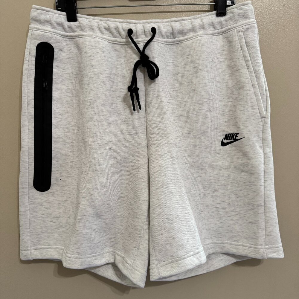 Nike Sportswear Tech Fleece Shorts Birch Heather Grey Men Size L FB8171-051 NEW